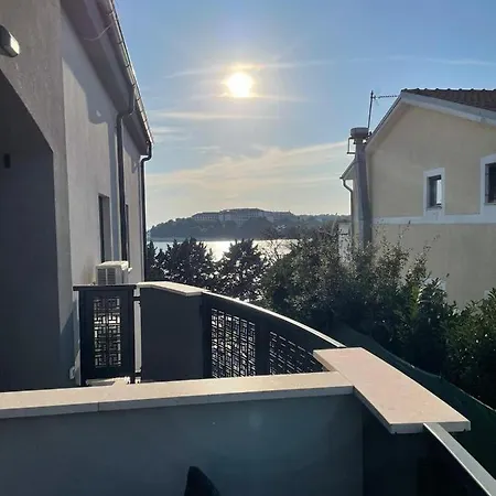 Sandy - 1st Row At Sea Pjescana Uvala