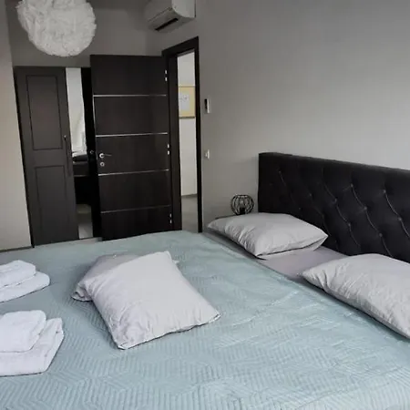 Sandy - 1st Row At Sea * Pjescana Uvala