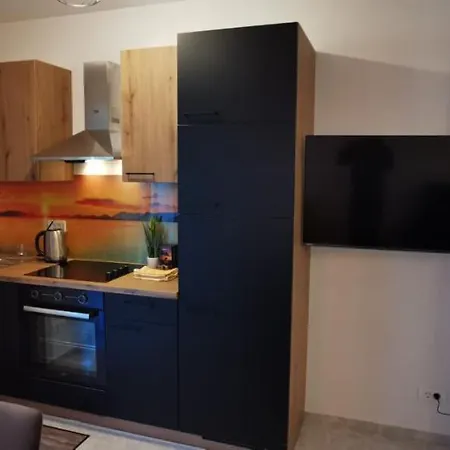 Sandy - 1st Row At Sea *