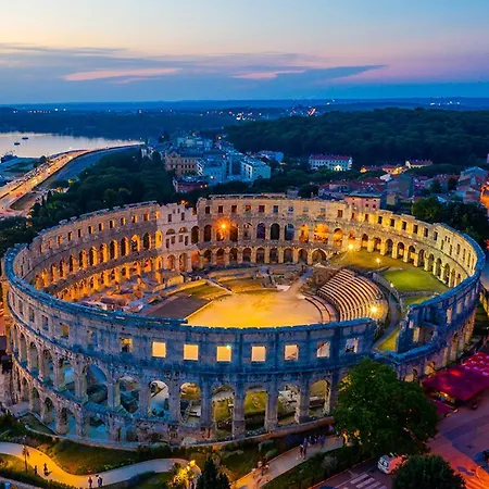 Sandy - 1st Row At Sea