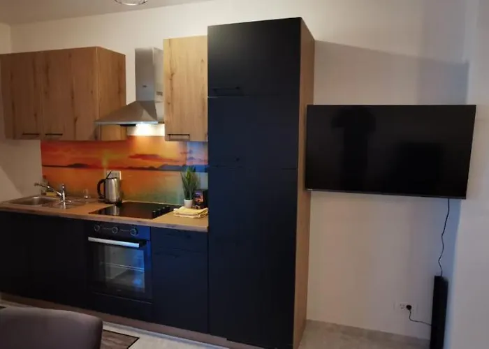 Sandy - 1st Row At Sea *